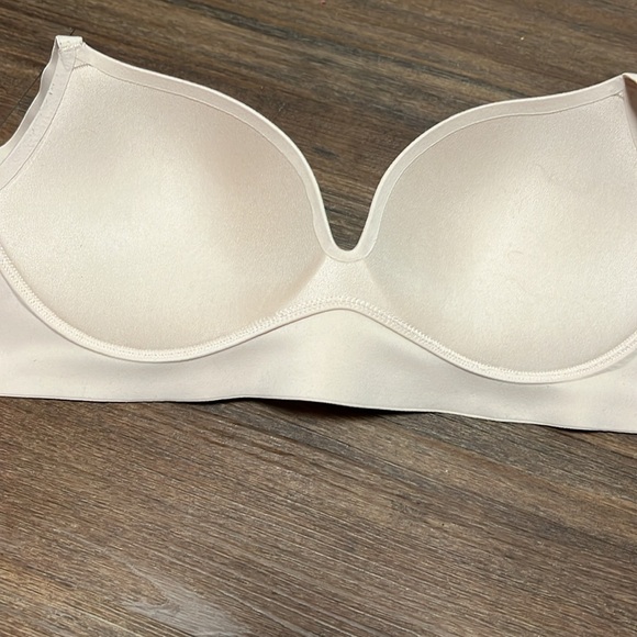 Victoria’s Secret padded no wire bra - Picture 3 of 7